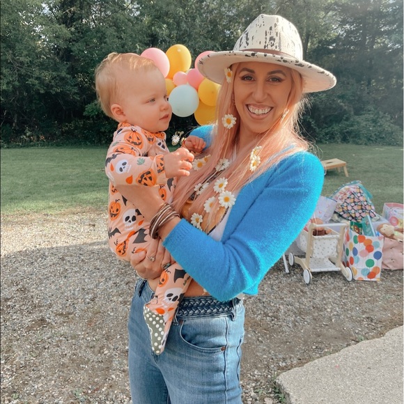 Meet your Poshaholic Sarah 💋 - Picture 7 of 16